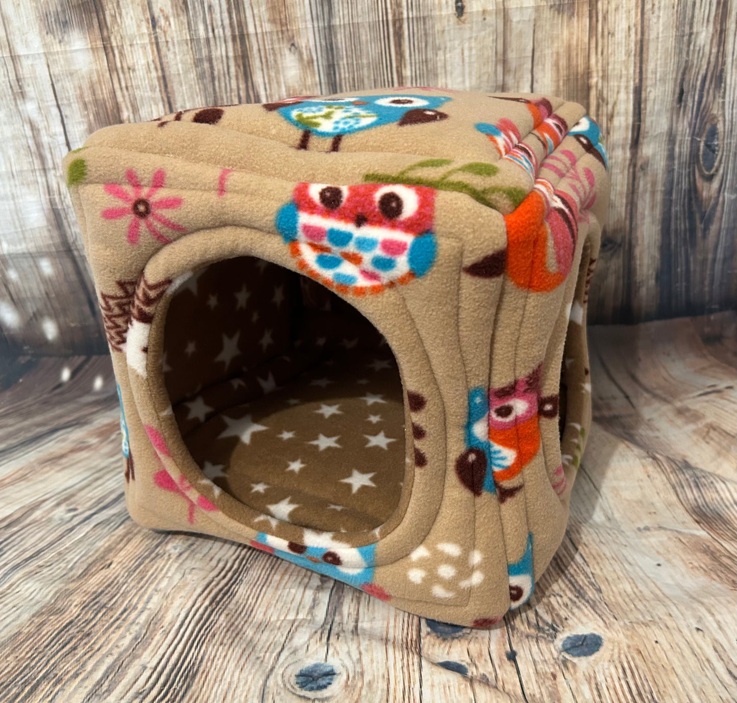 Stone Woodlands Fleece Guinea Pig Cube / Cappuchino Stars + Pad