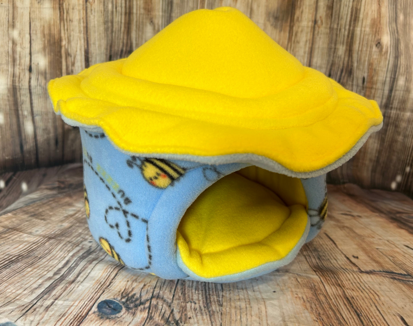 Bumble Bee Guinea Pig Fleece Hut + Pad