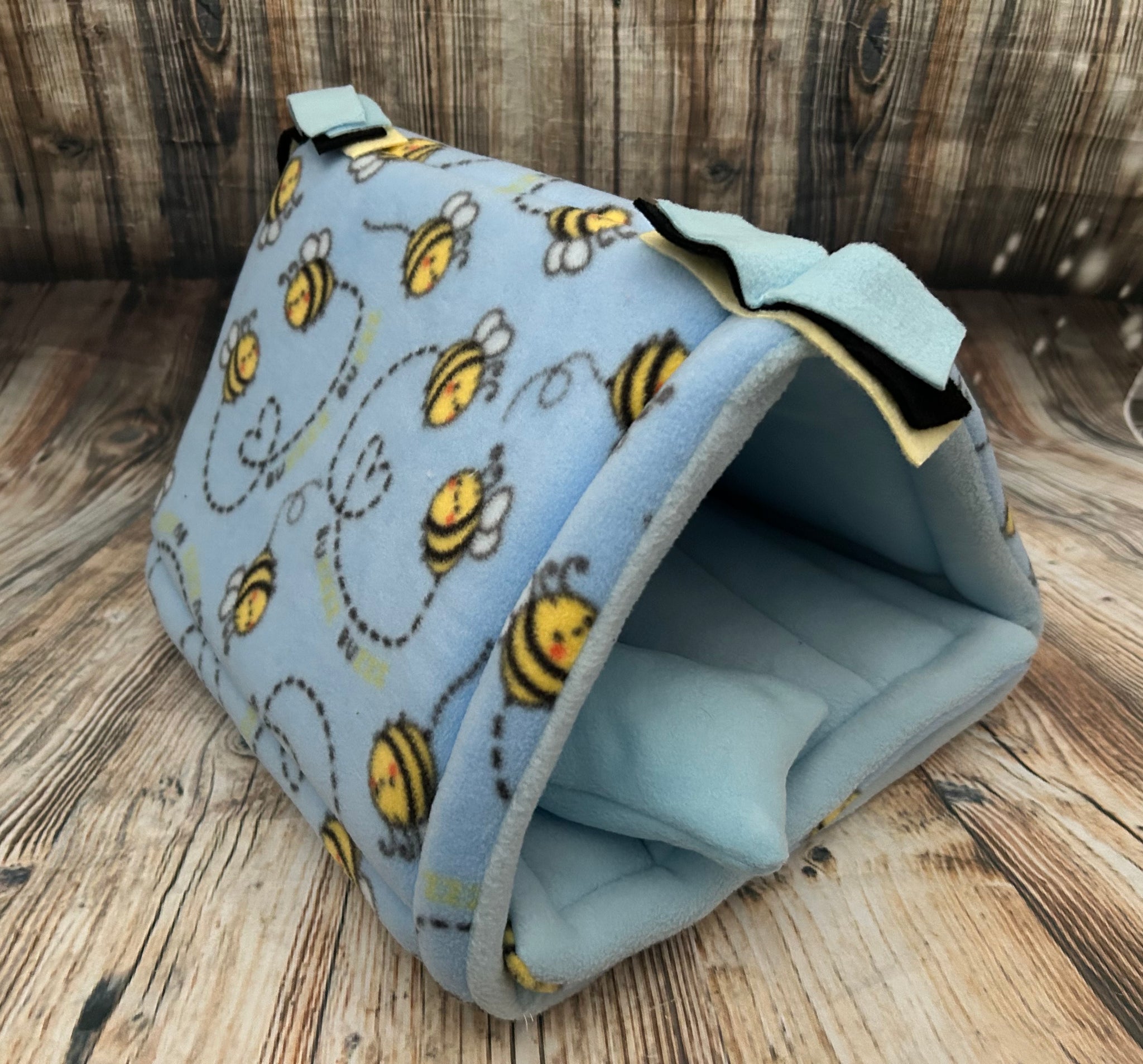 Bee Fleece Guinea Pig Tent /  Baby Blue + Pillow